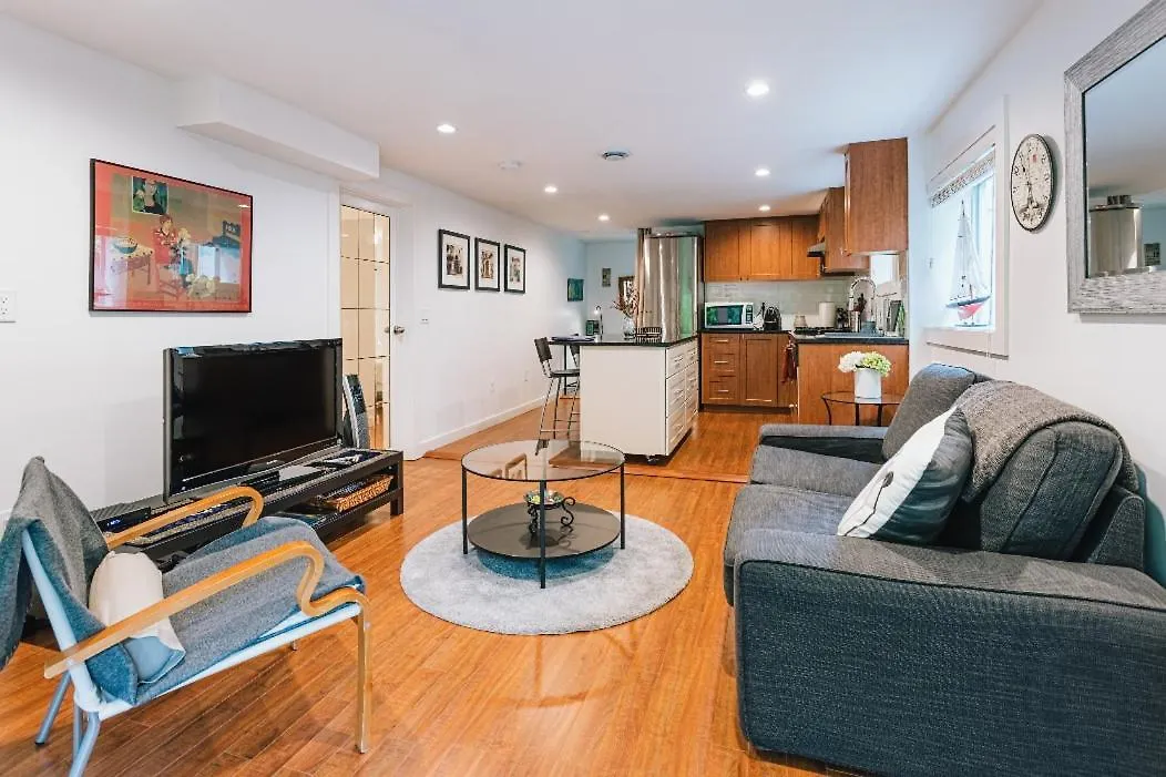 West Side 1Br Dunbar Garden Suite Vancouver