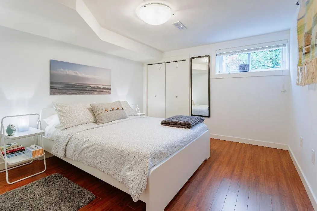 West Side 1Br Dunbar Garden Suite Vancouver 0*,  Canada