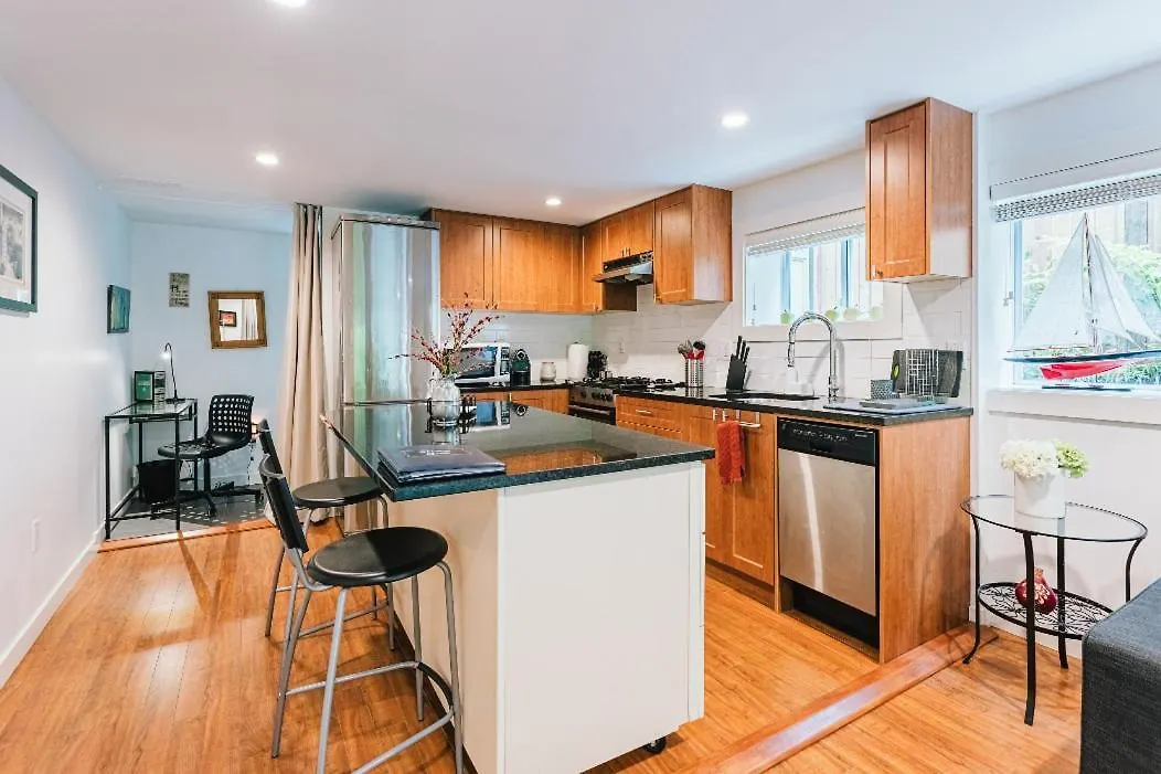 Apartment West Side 1Br Dunbar Garden Suite Vancouver Canada