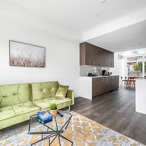 Holiday home New 3bd Townhouse Near Qe Park, Vancouver