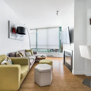 Apartment Bright 2 Bedroom Downtown With Free Parking, Vancouver