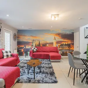 https://amazing-4-bedrooms-pieix-station.hotels-in-montreal.org